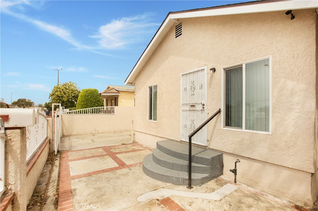 1435 1437 E Colon St Property Photo 13