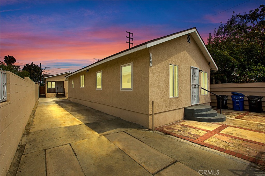 1435 1437 E Colon St Property Photo 14