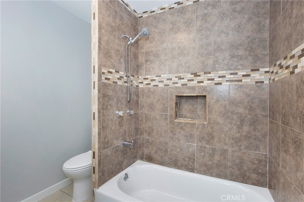 1435 1437 E Colon St Property Photo 17