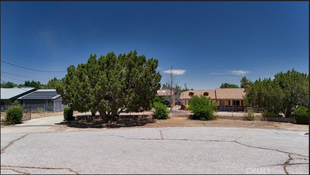16520 Adelia St Property Photo 5