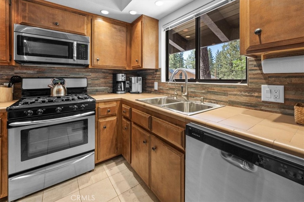 41865 Switzerland Drive 8 Property Photo 17