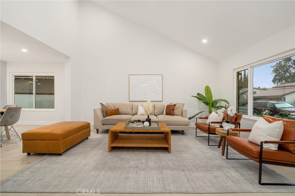 24362 Via Santa Clara Property Photo 4