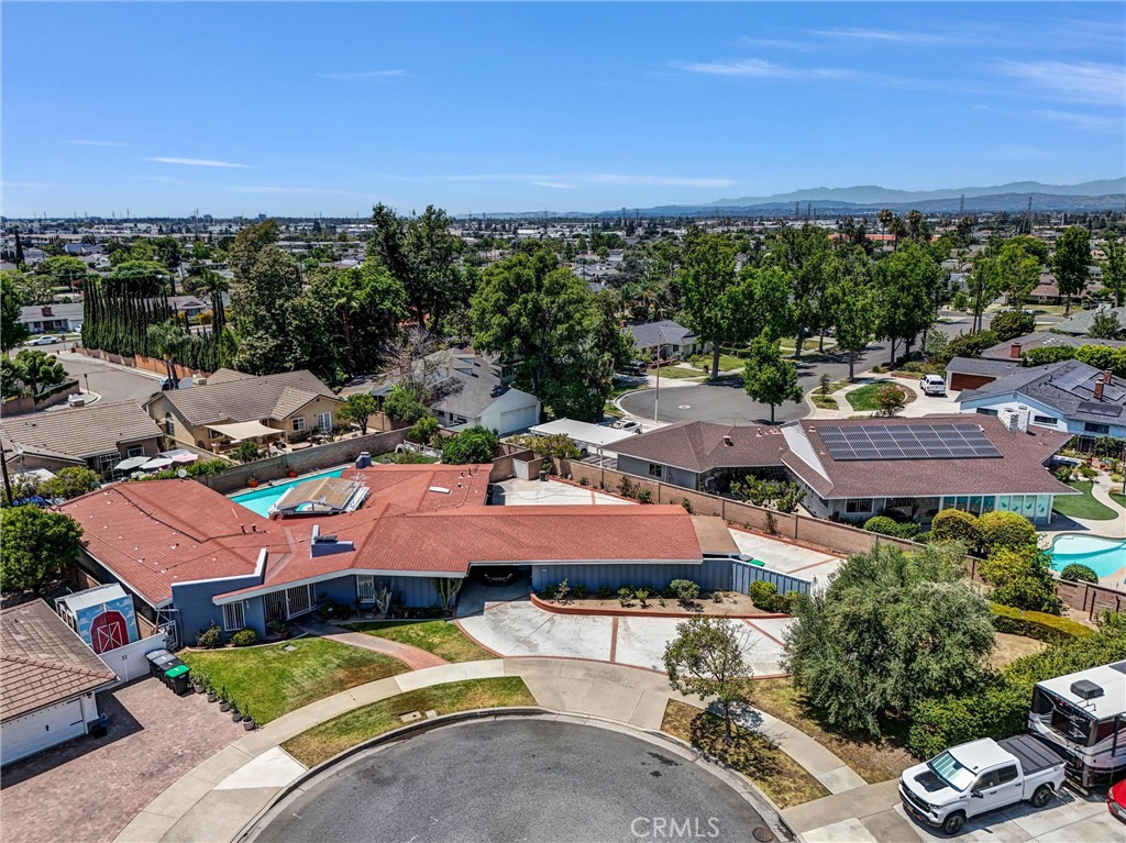 994 N Cleveland Street Property Photo 4