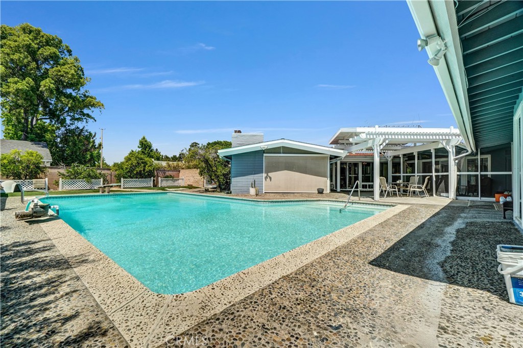 994 N Cleveland Street Property Photo 5