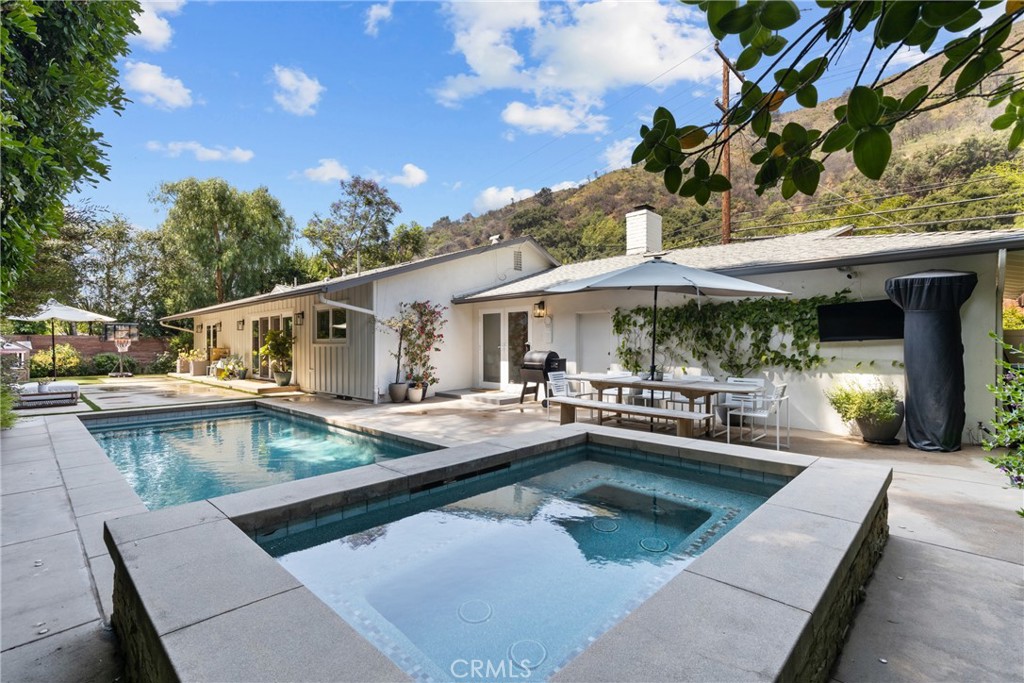 3286 Mandeville Canyon Road
