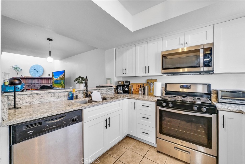 1020 S Mountain Avenue Property Photo 2