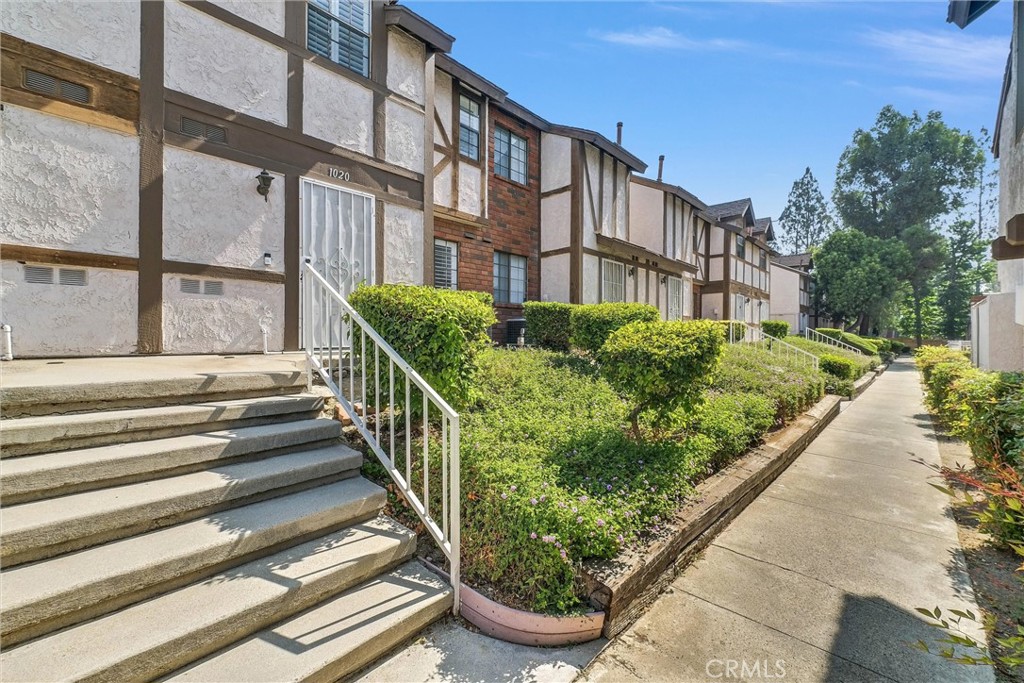 1020 S Mountain Avenue Property Photo 5