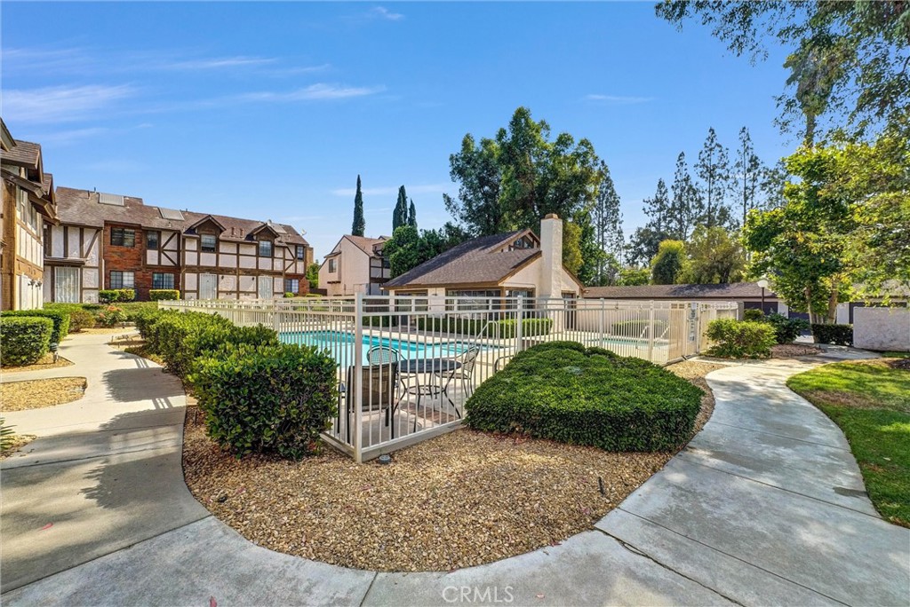 1020 S Mountain Avenue Property Photo 25