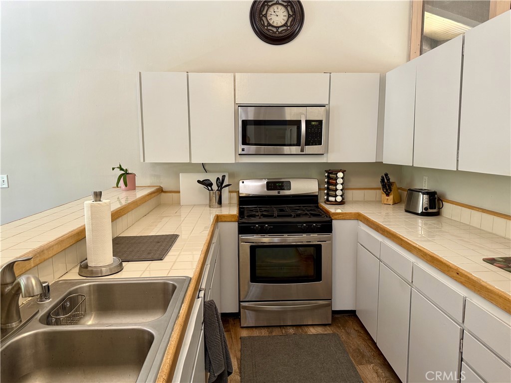 872 Sierra Vista Drive 30 Property Photo 9