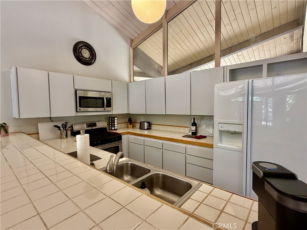 872 Sierra Vista Drive 30 Property Photo 10