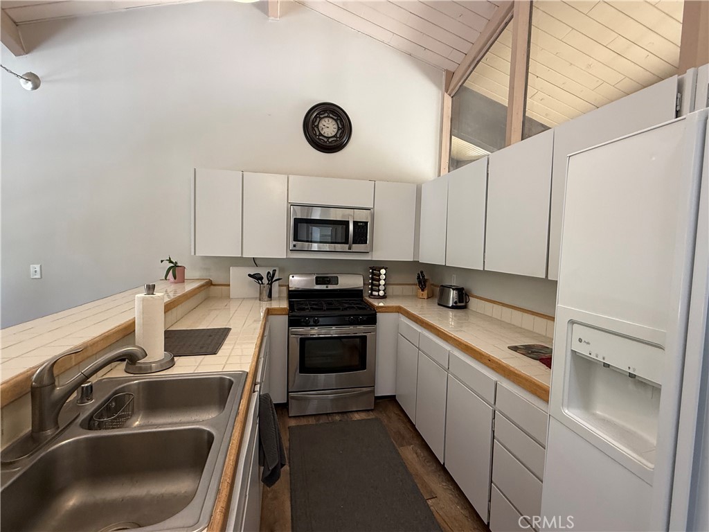 872 Sierra Vista Drive 30 Property Photo 11