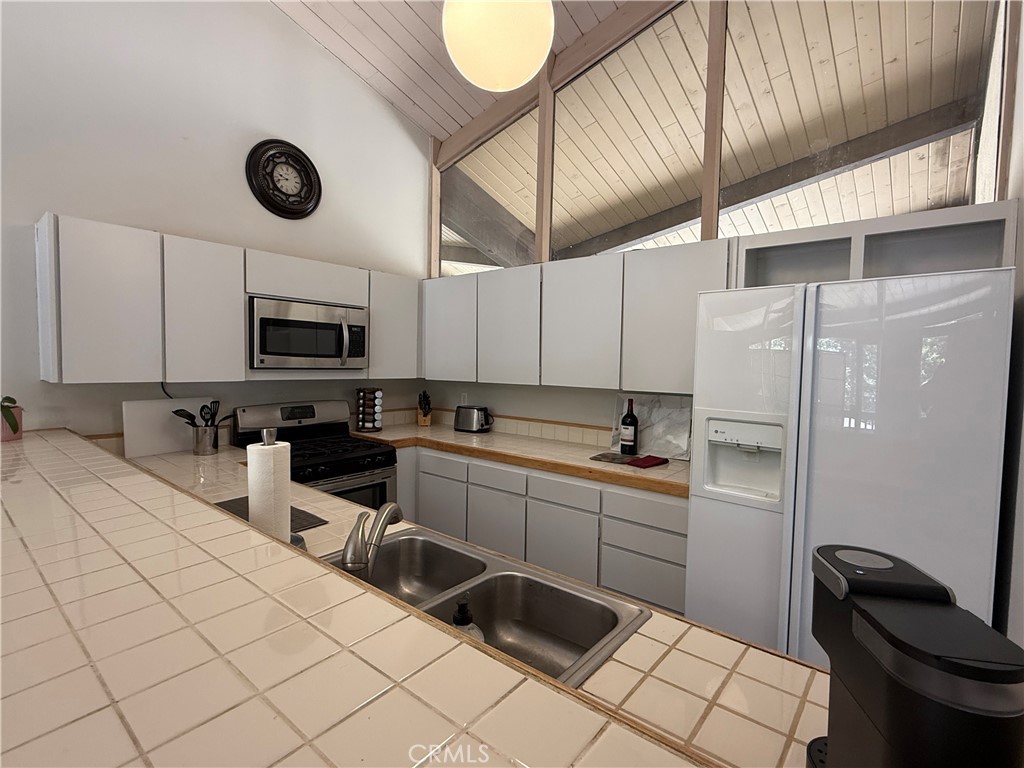 872 Sierra Vista Drive 30 Property Photo 12
