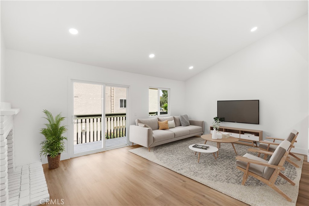 87 Tennessee Street C Property Photo 2