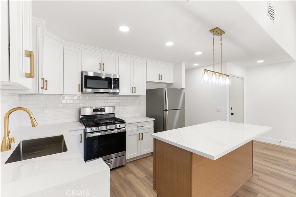 87 Tennessee Street C Property Photo 10