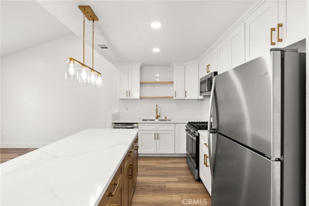 87 Tennessee Street C Property Photo 12