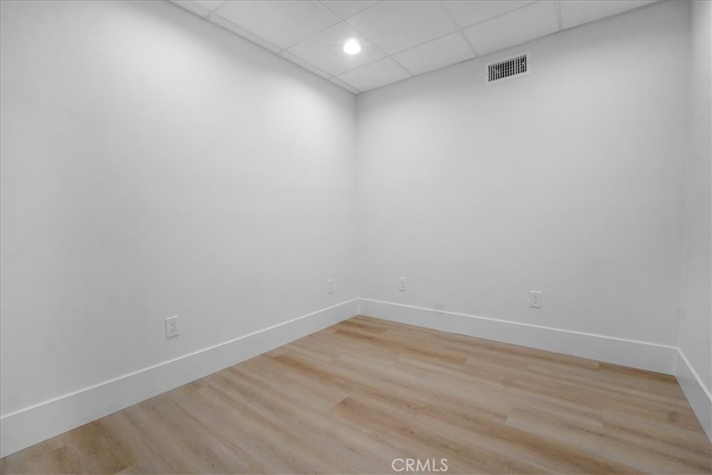 1240 N Jefferson Street B Property Photo 6