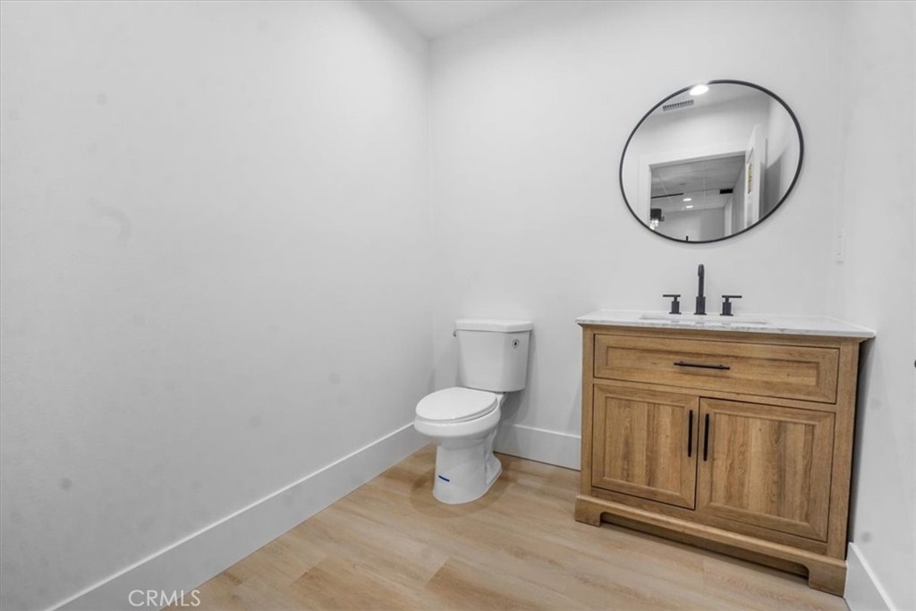 1240 N Jefferson Street B Property Photo 18
