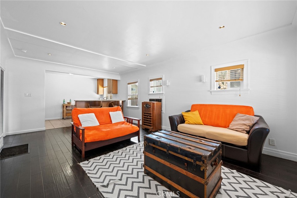 60 E Platt Street Property Photo 28