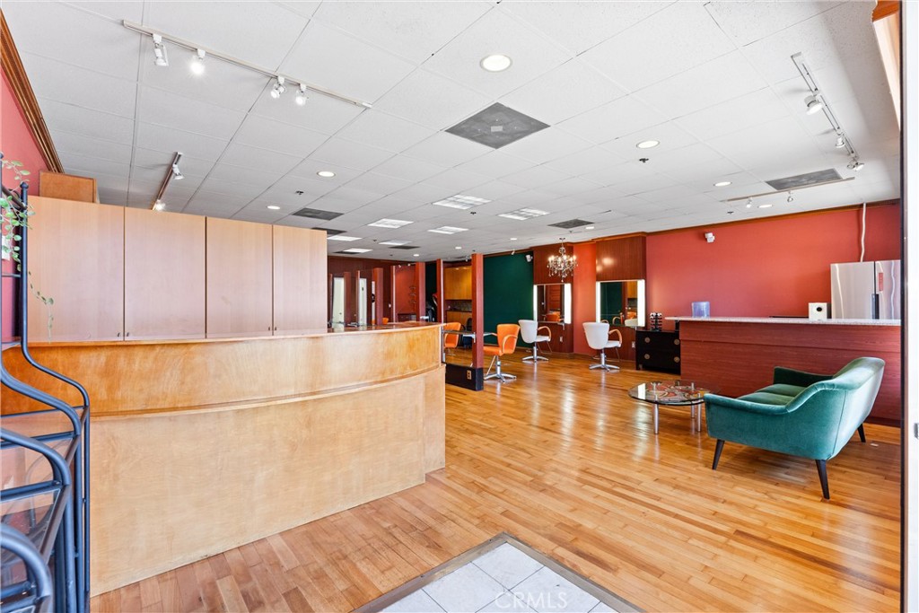 688 Baker Street 6a Property Photo 4