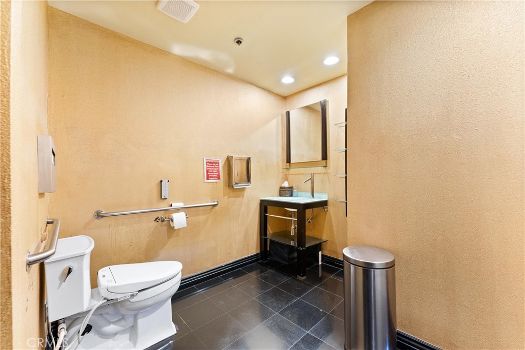 688 Baker Street 6a Property Photo 11