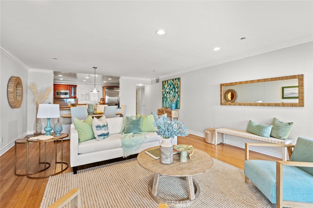 1828 Glendon Avenue 102 Property Photo 1