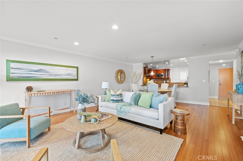 1828 Glendon Avenue 102 Property Photo 2