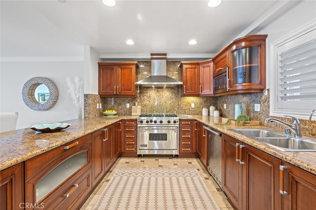 1828 Glendon Avenue 102 Property Photo 4