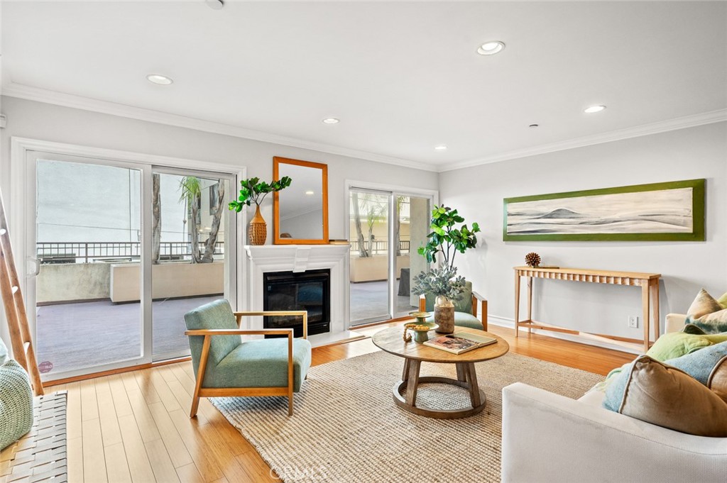 1828 Glendon Avenue 102 Property Photo 8