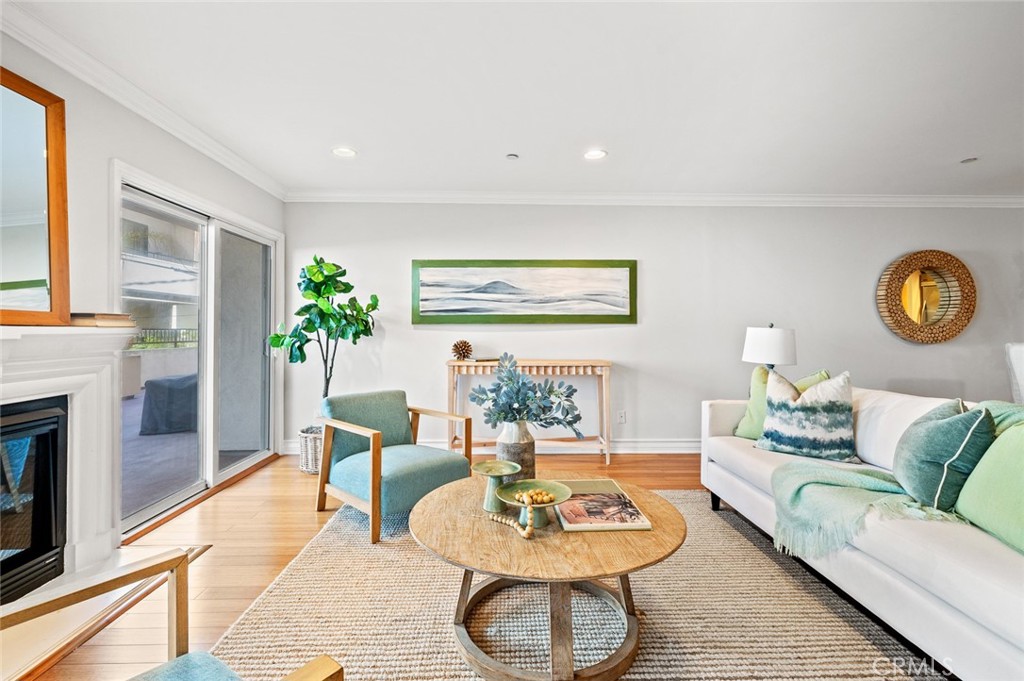 1828 Glendon Avenue 102 Property Photo 11