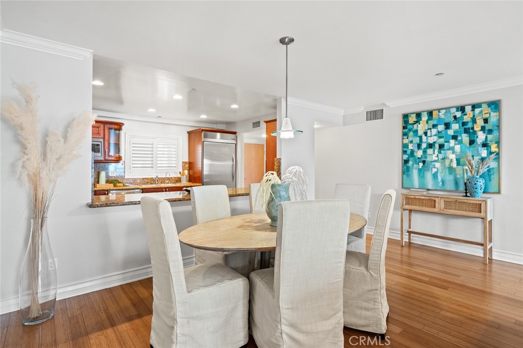 1828 Glendon Avenue 102 Property Photo 13