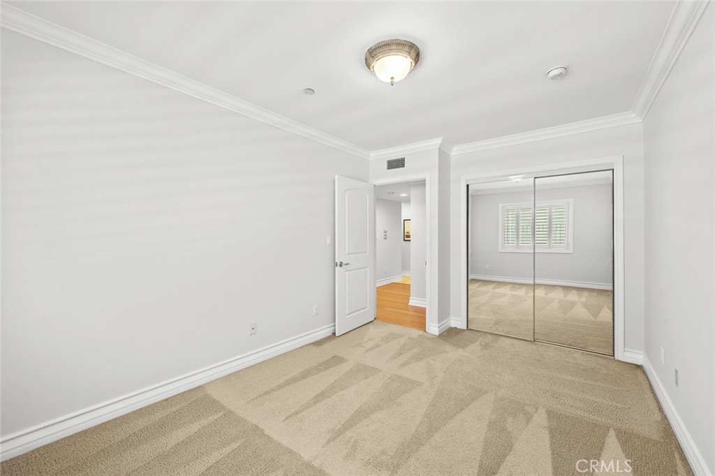 1828 Glendon Avenue 102 Property Photo 16