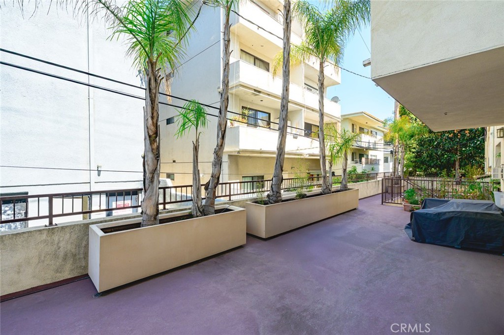 1828 Glendon Avenue 102 Property Photo 27