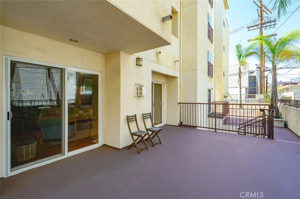 1828 Glendon Avenue 102 Property Photo 28