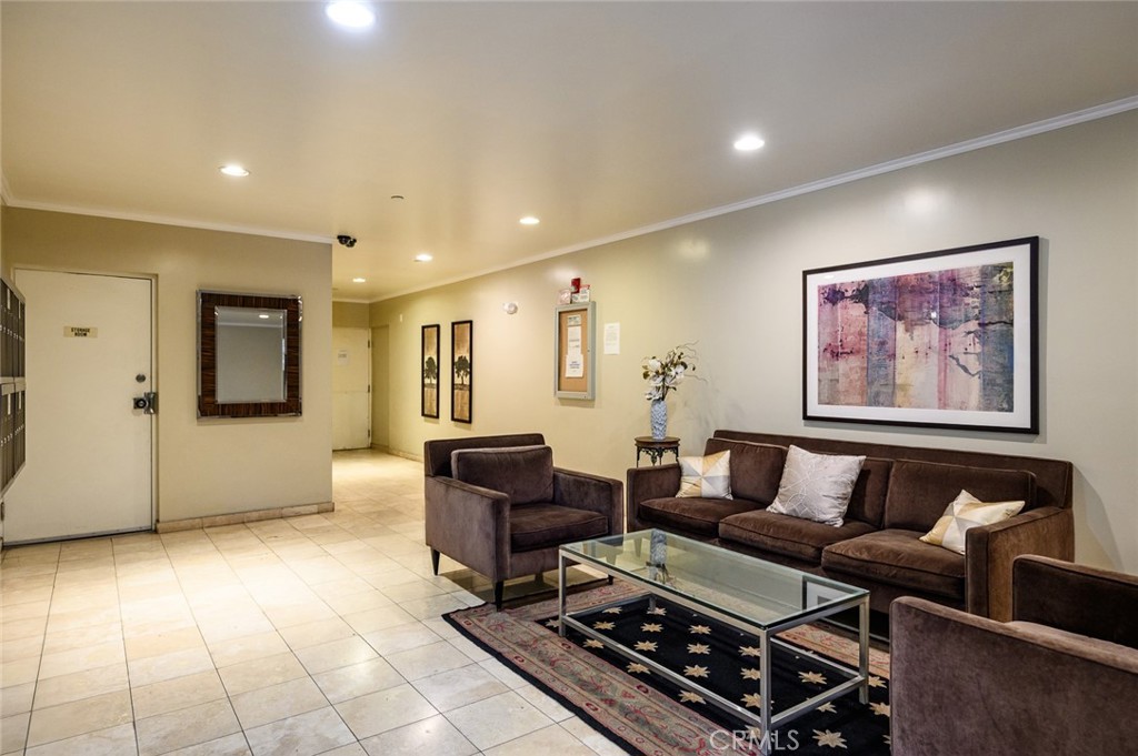 1828 Glendon Avenue 102 Property Photo 33