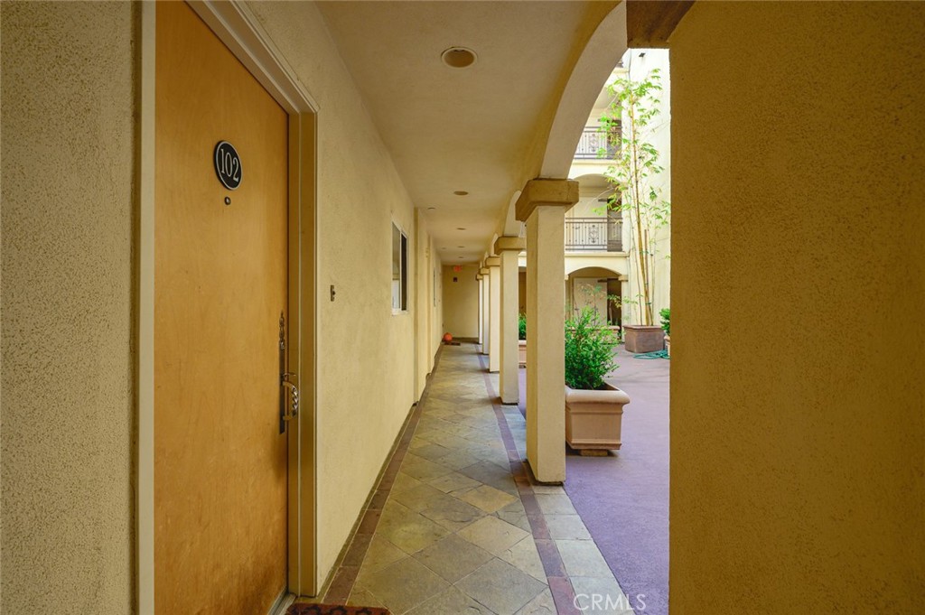 1828 Glendon Avenue 102 Property Photo 36