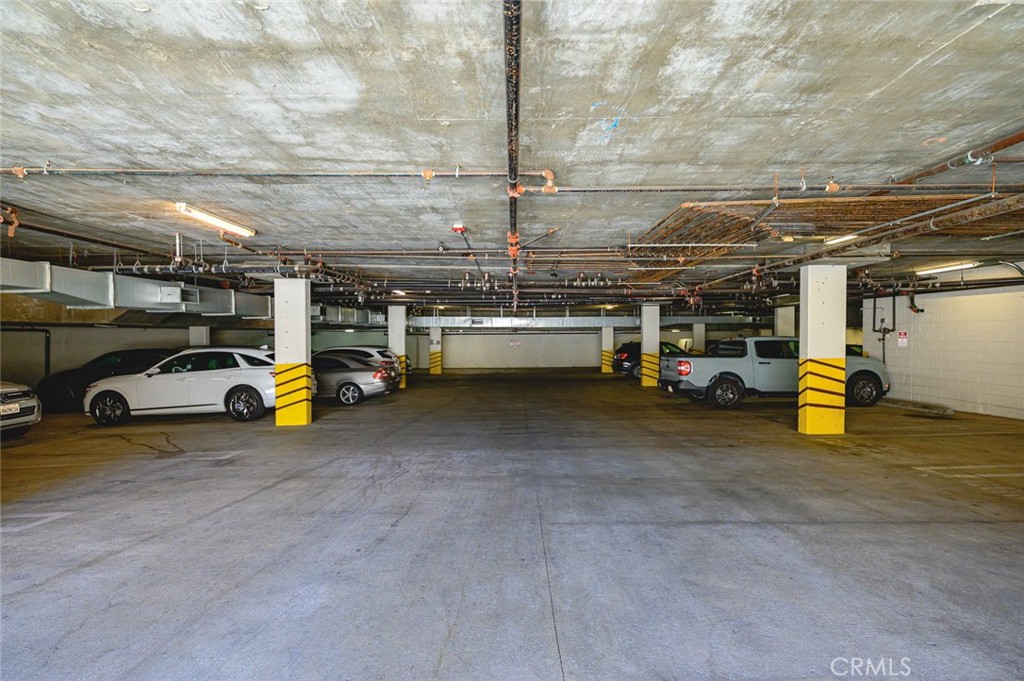 1828 Glendon Avenue 102 Property Photo 37