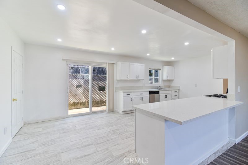 287 E 48th Street Property Photo 13