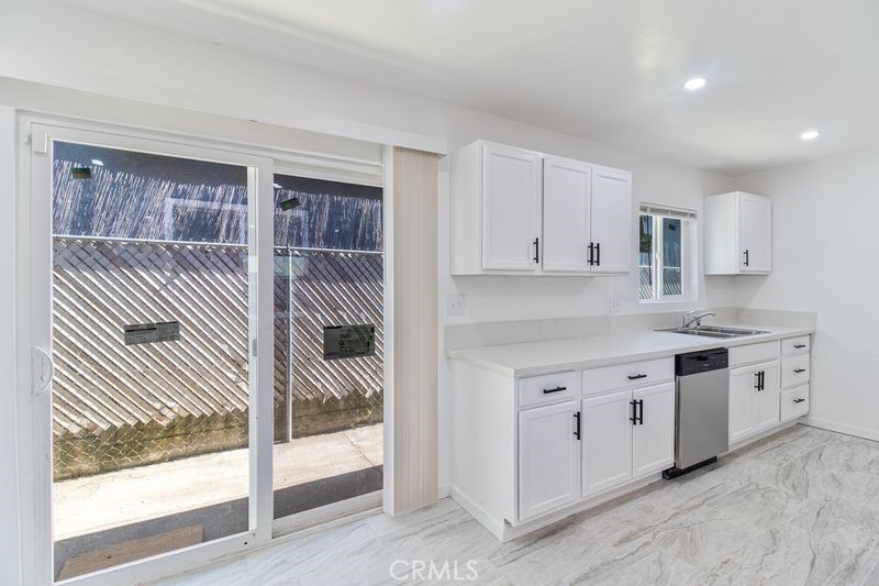 287 E 48th Street Property Photo 16