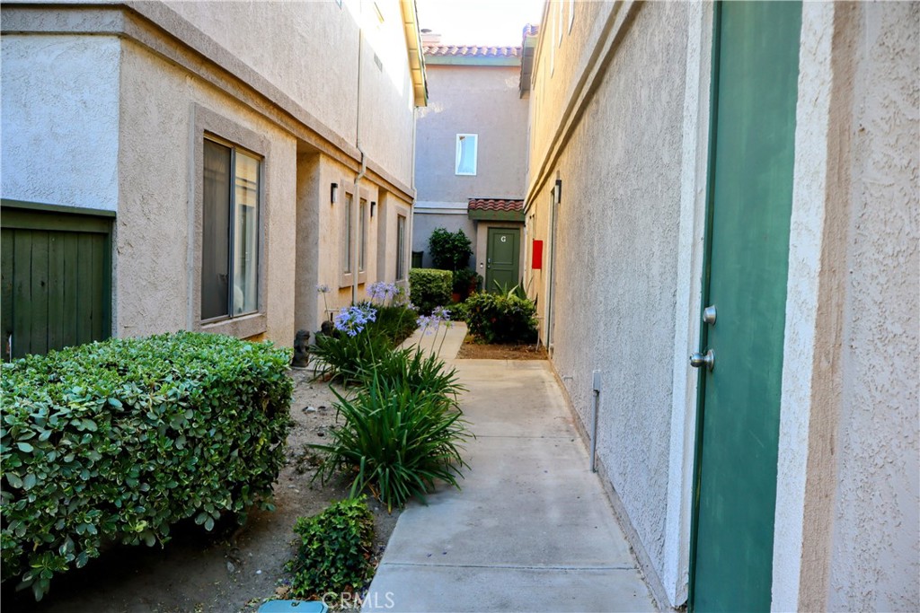 8425 Sunset Trail Place E Property Photo 3