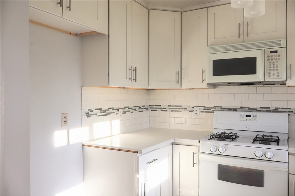 8425 Sunset Trail Place E Property Photo 8