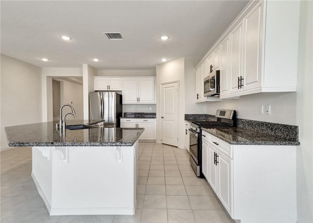 43885 Arancia Way Property Photo 3