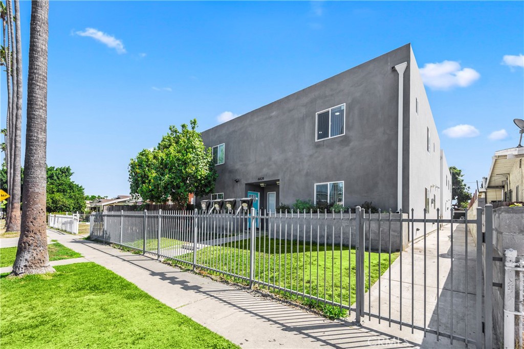 6828 Miramonte Boulevard Property Photo 2