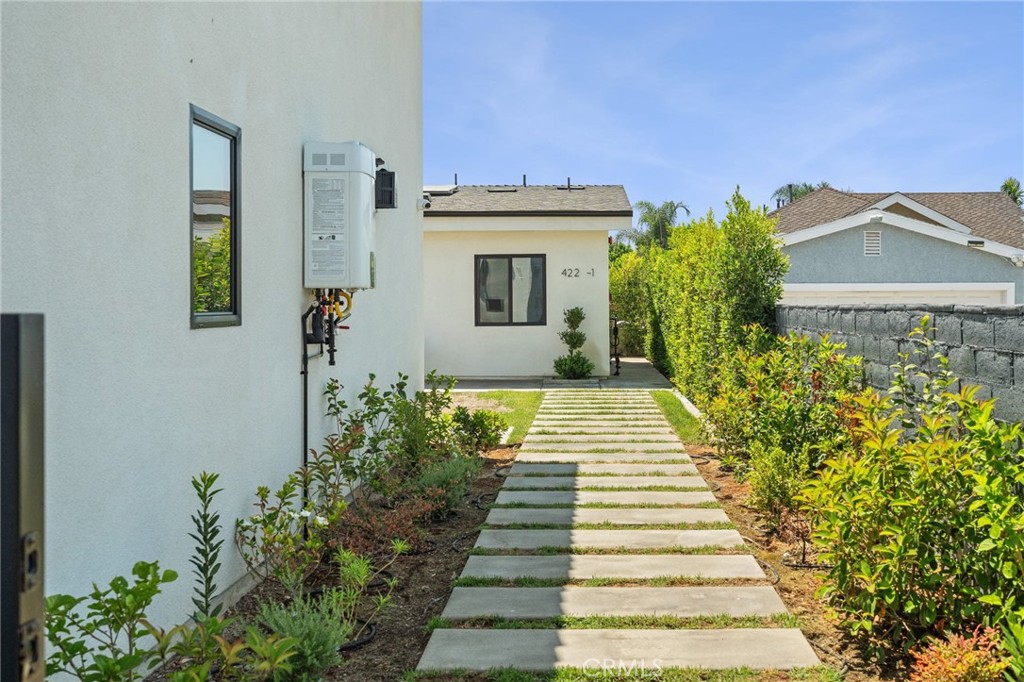 422 Almond Avenue Property Photo 4