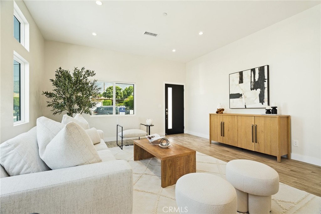 422 Almond Avenue Property Photo 8