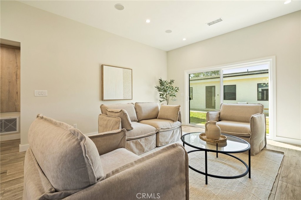 422 Almond Avenue Property Photo 9