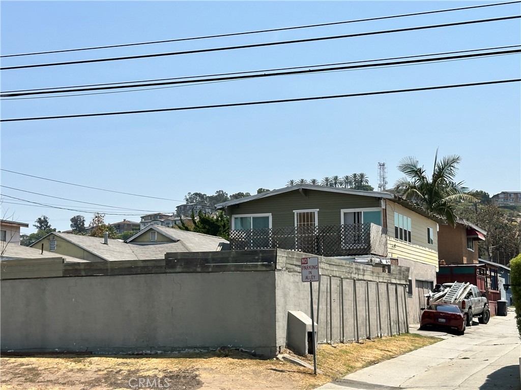 2238 Walnut Avenue Property Photo 2