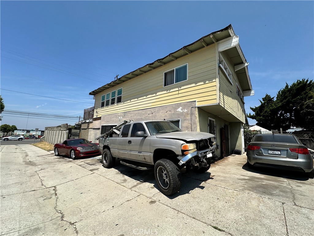 2238 Walnut Avenue Property Photo 3