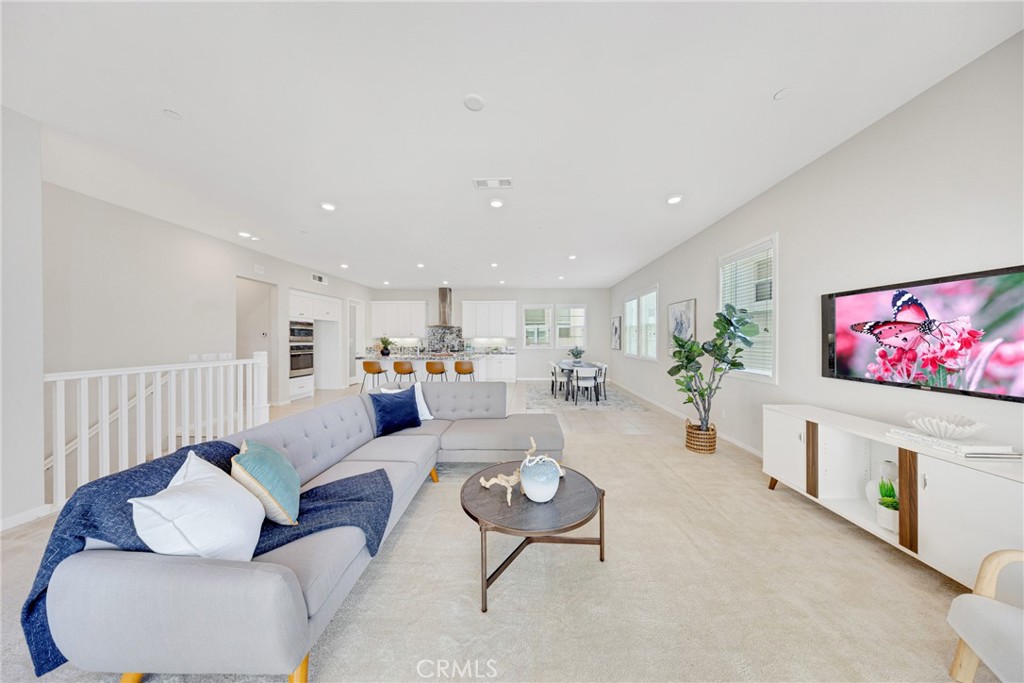 104 Sculpture Property Photo 1