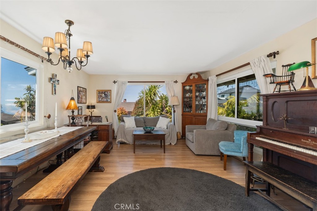 3068 Zell Drive Property Photo 10