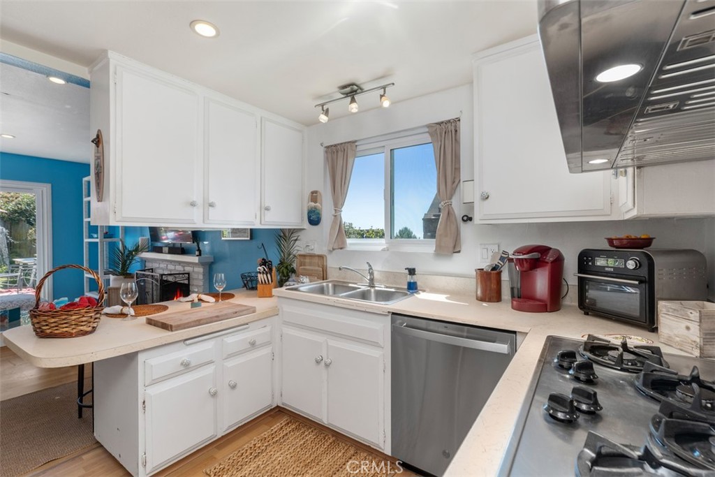 3068 Zell Drive Property Photo 14